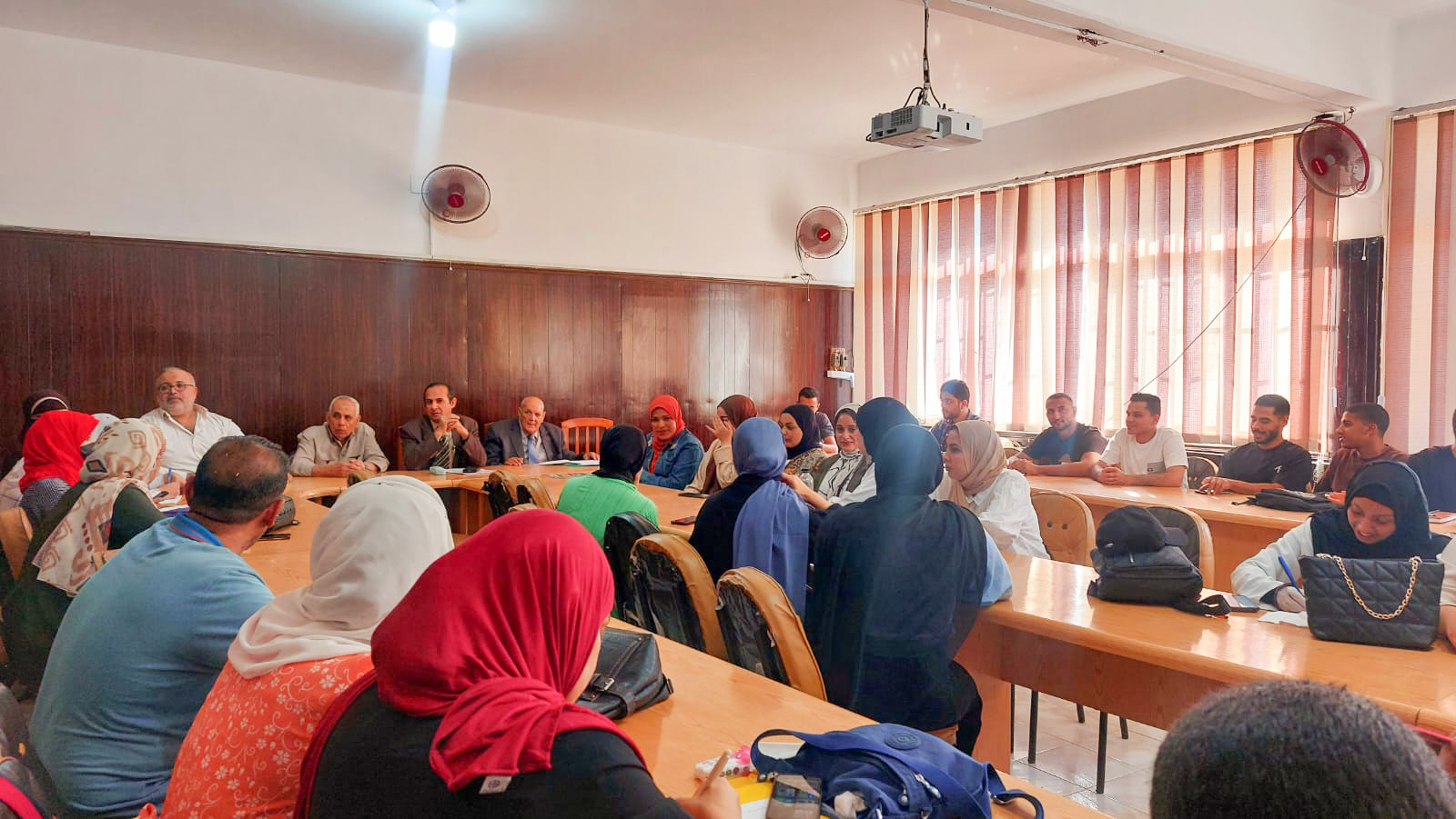 قسم الاقتصاد الزراعي ينظم ورشة عمل «النماذج الاقتصادية (ماهيتها .. أنواعها .. مكوناتها)» في رحاب كلية الزراعة