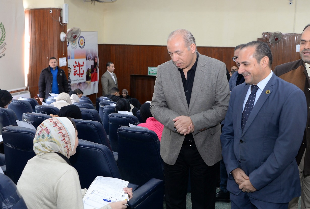 رئيس جامعة المنصورة يتفقد امتحانات الفصل الأول بكلية الزراعة 2025/2026